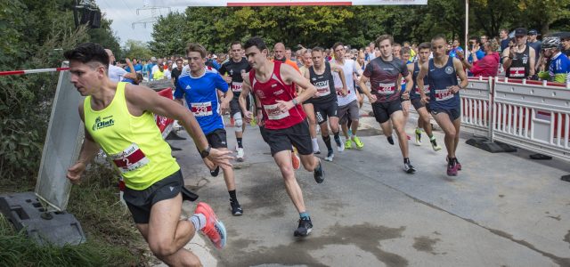 Niklas Drunagel (SV Brackwede) und Ann-Christin Opitz haben über 18 km der 21. Auflage des Böckstiegellaufs ihren Stempel aufgedrückt. Drunagel siegte in 1:03:03 Stunden mit guten Vorsprung. Hermannslaufsiegerin Opitz legte […]